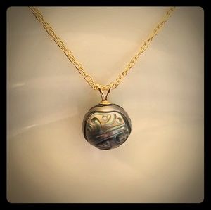 Tahitian pearl necklace